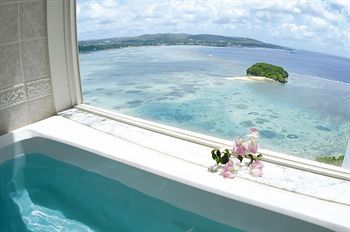 Deep Soaking Bathtub